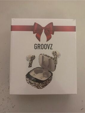 Groovz True Wireless Earbuds with Charging Case NWT sealed